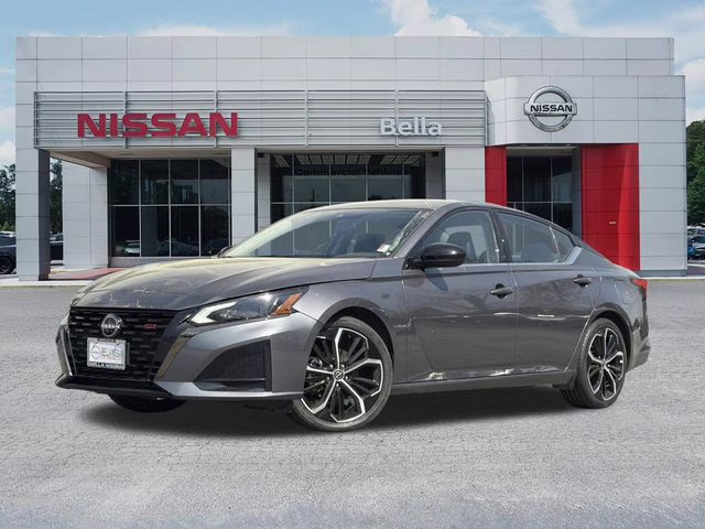 2024 Gun Metallic Nissan Altima 2.5 SR FWD Sedan