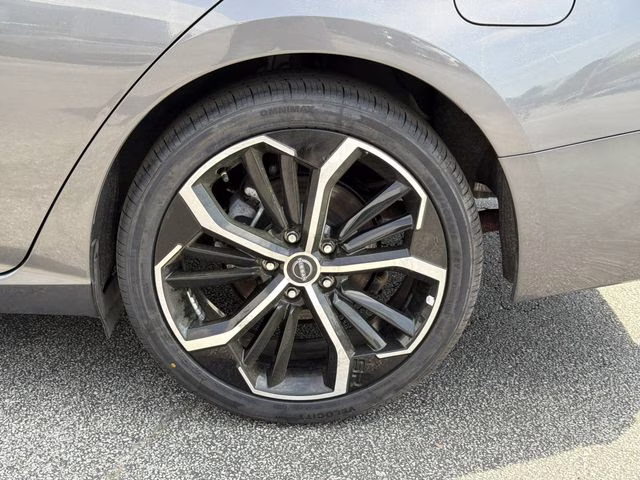 2024 Gun Metallic Nissan Altima 2.5 SR FWD Sedan