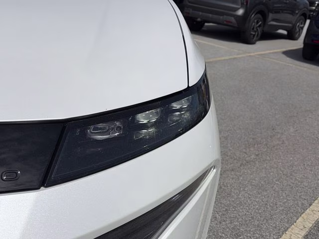 2026 Everest White Pearl/Black Nissan Murano Platinum AWD SUV