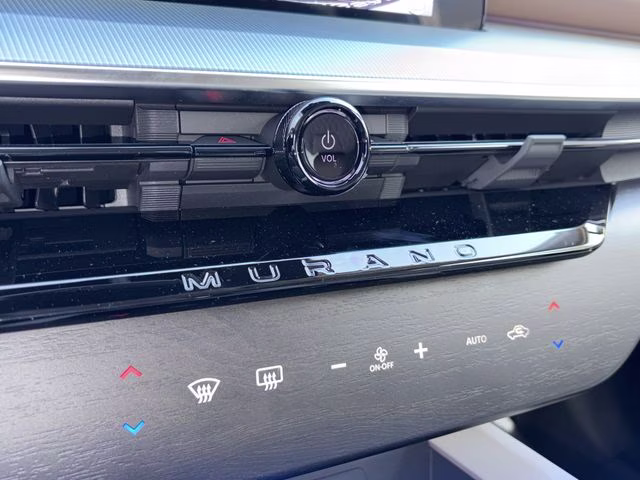 2026 Everest White Pearl/Black Nissan Murano Platinum AWD SUV