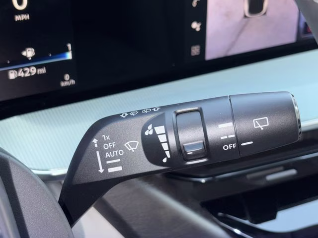 2026 Everest White Pearl/Black Nissan Murano Platinum AWD SUV