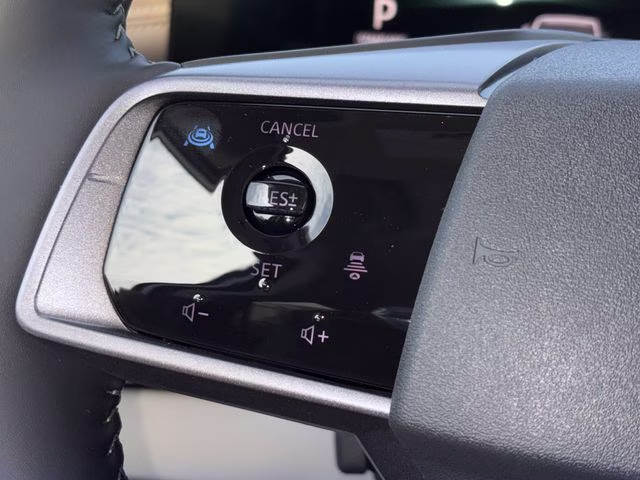 2026 Everest White Pearl/Black Nissan Murano Platinum AWD SUV