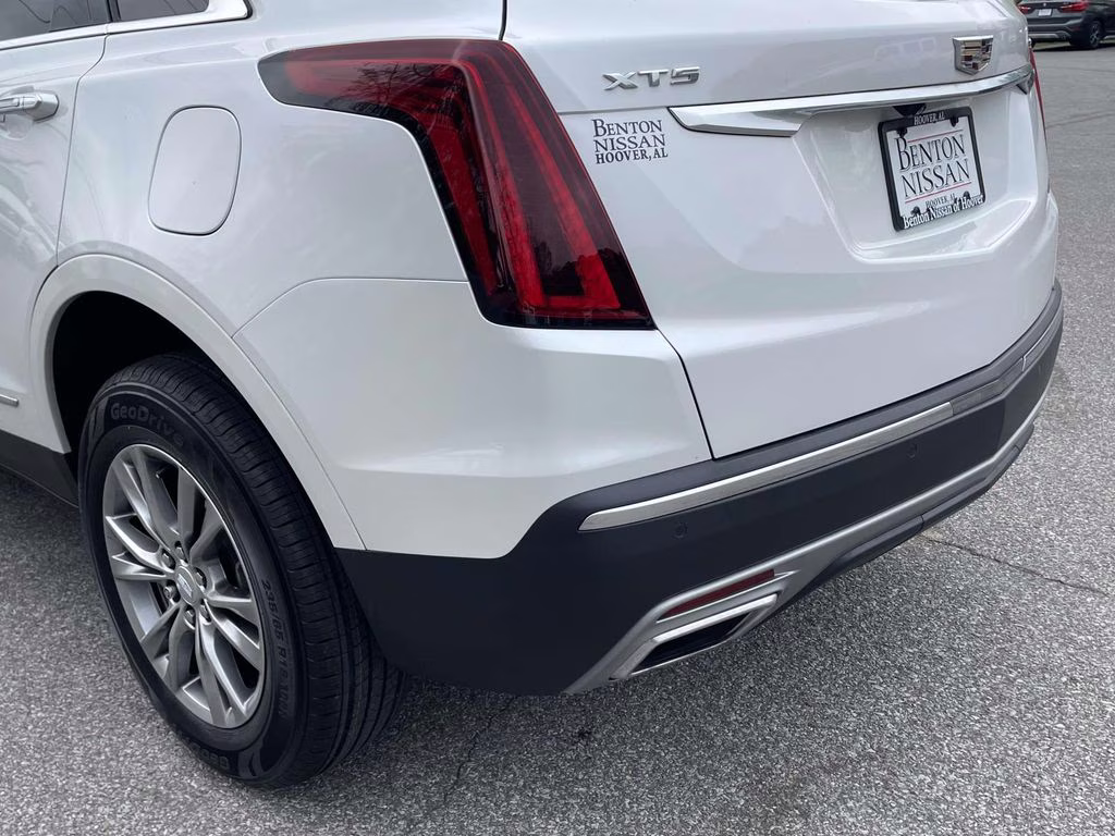 2022 Crystal White Tricoat Cadillac XT5 Premium Luxury FWD SUV