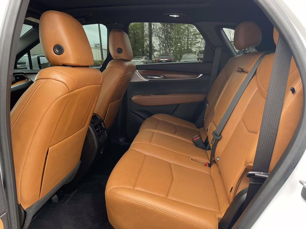 2022 Crystal White Tricoat Cadillac XT5 Premium Luxury FWD SUV