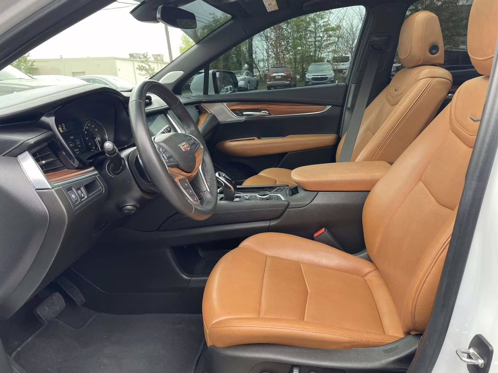 2022 Crystal White Tricoat Cadillac XT5 Premium Luxury FWD SUV