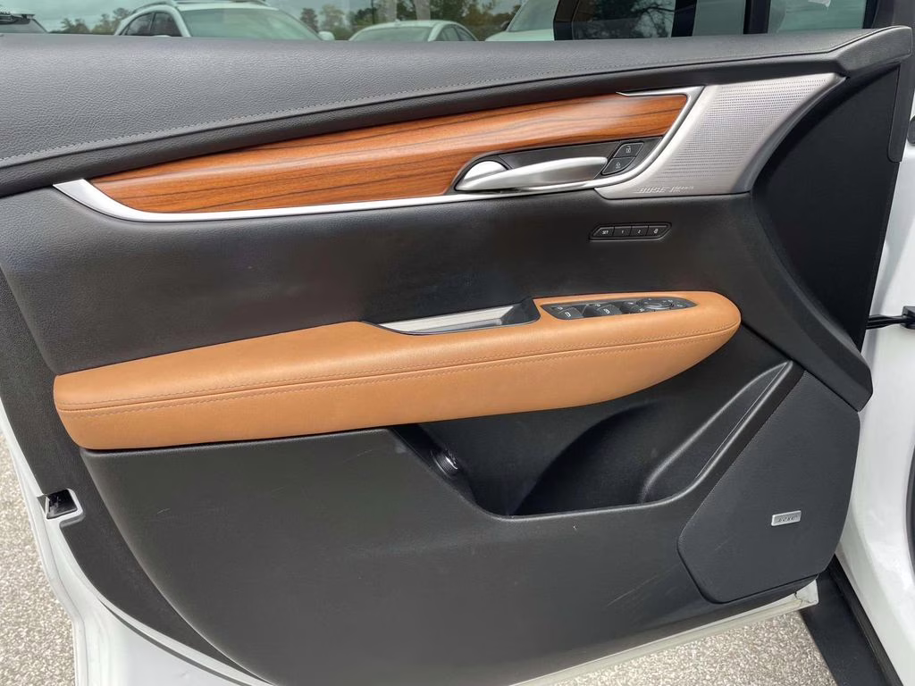 2022 Crystal White Tricoat Cadillac XT5 Premium Luxury FWD SUV