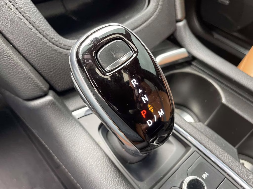 2022 Crystal White Tricoat Cadillac XT5 Premium Luxury FWD SUV