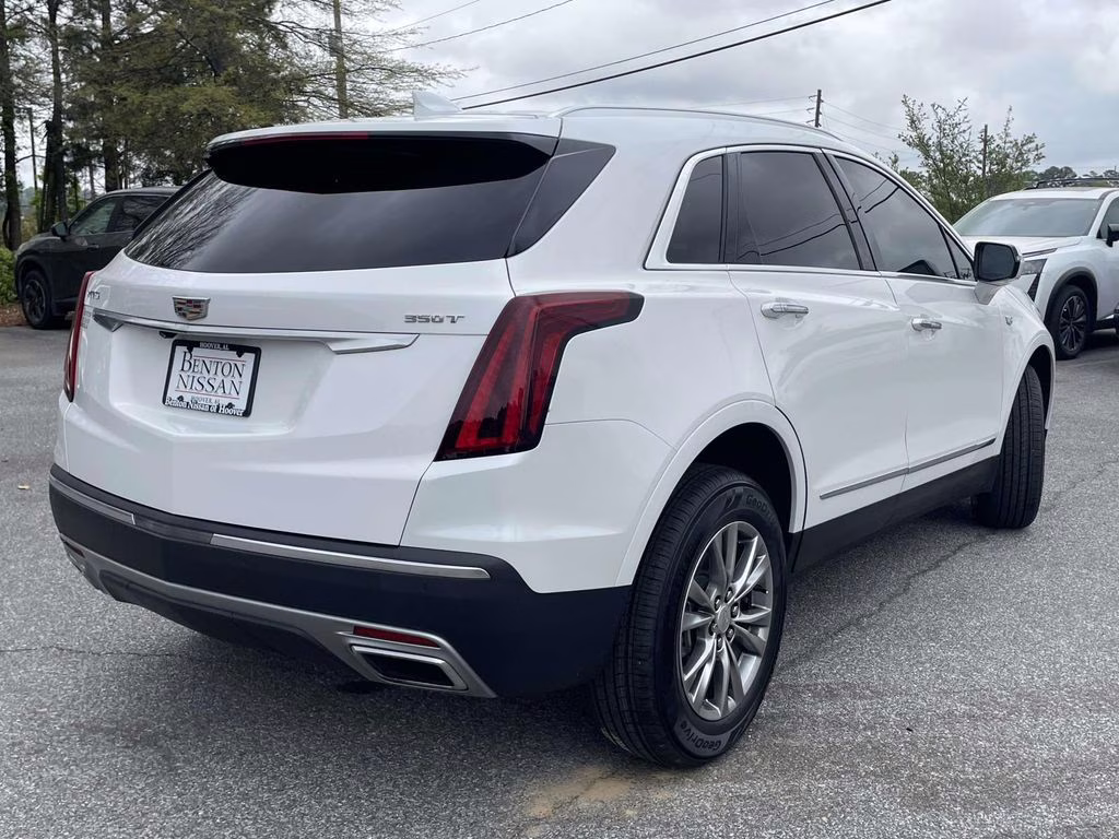 2022 Crystal White Tricoat Cadillac XT5 Premium Luxury FWD SUV