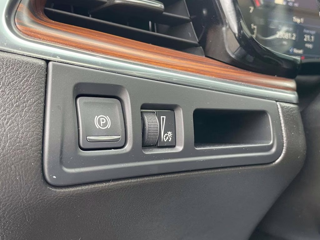 2022 Crystal White Tricoat Cadillac XT5 Premium Luxury FWD SUV