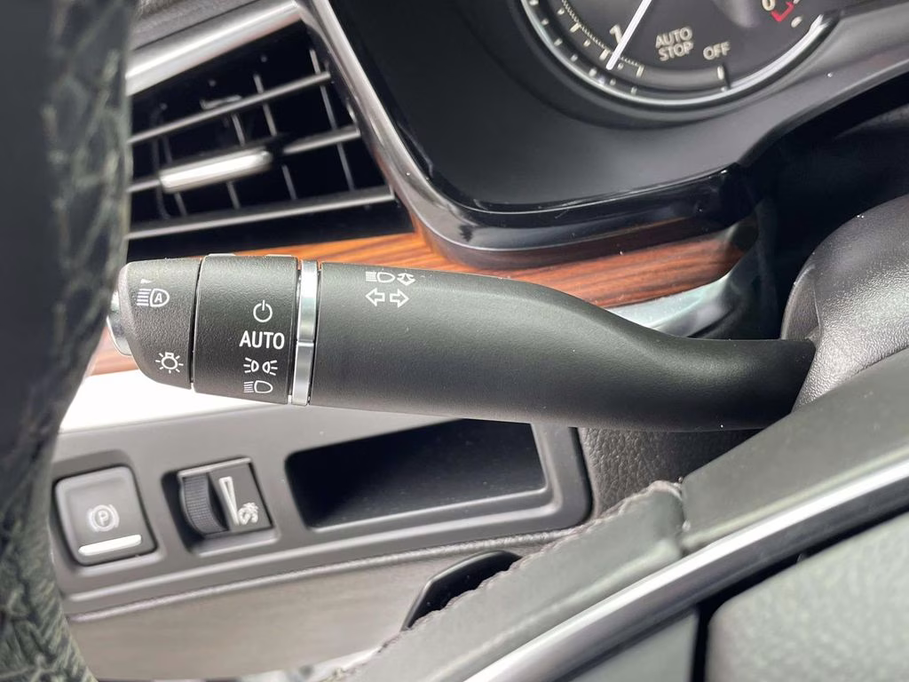 2022 Crystal White Tricoat Cadillac XT5 Premium Luxury FWD SUV