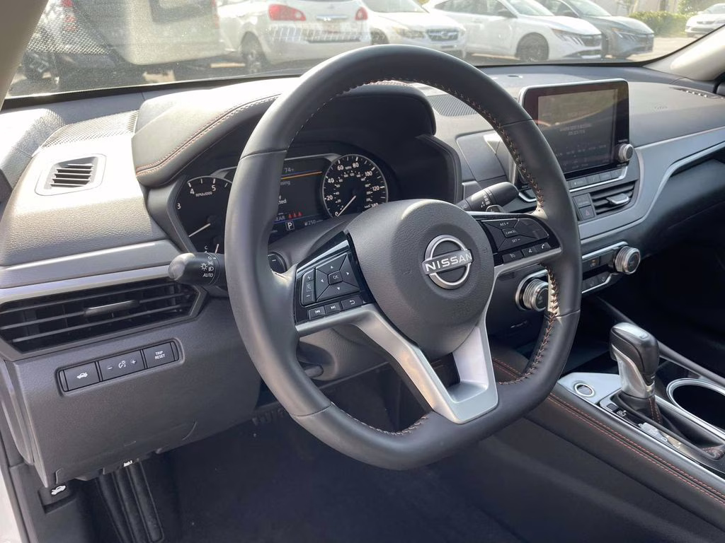 2025 Pearl White Tricoat Nissan Altima 2.5 SR AWD Sedan