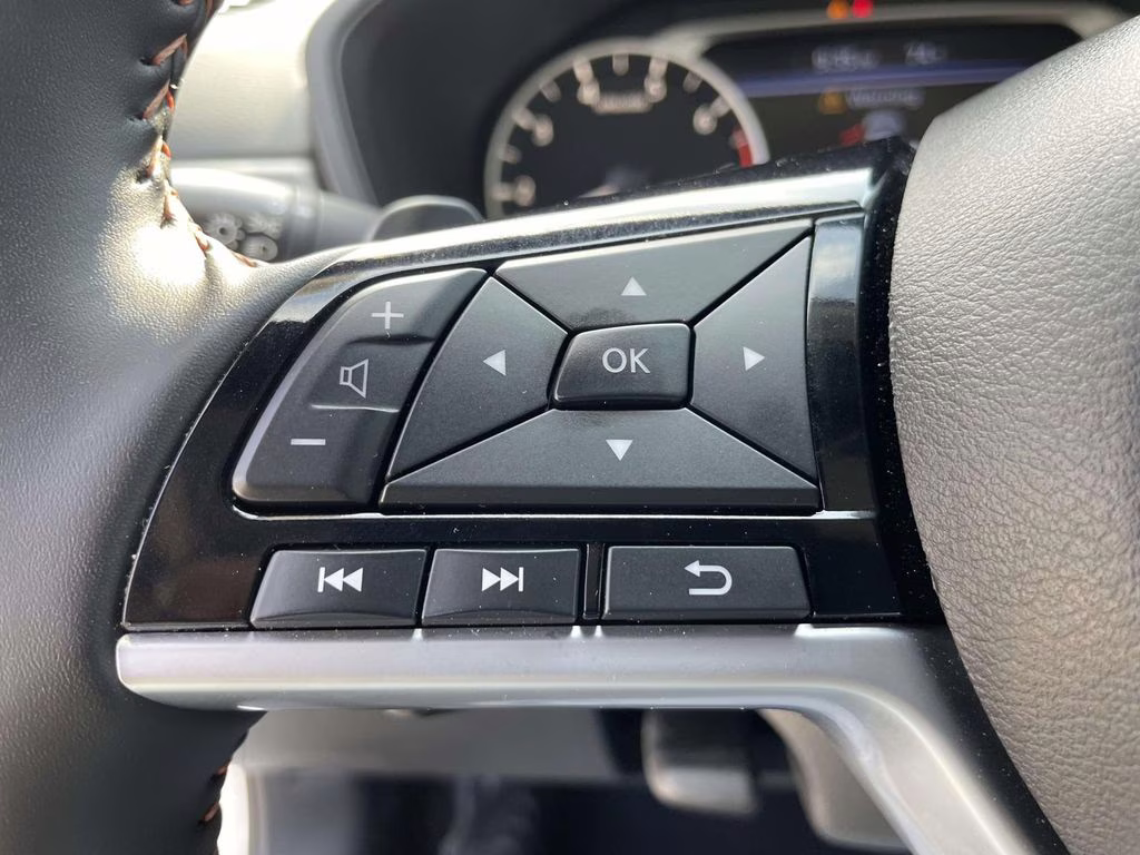 2025 Pearl White Tricoat Nissan Altima 2.5 SR AWD Sedan