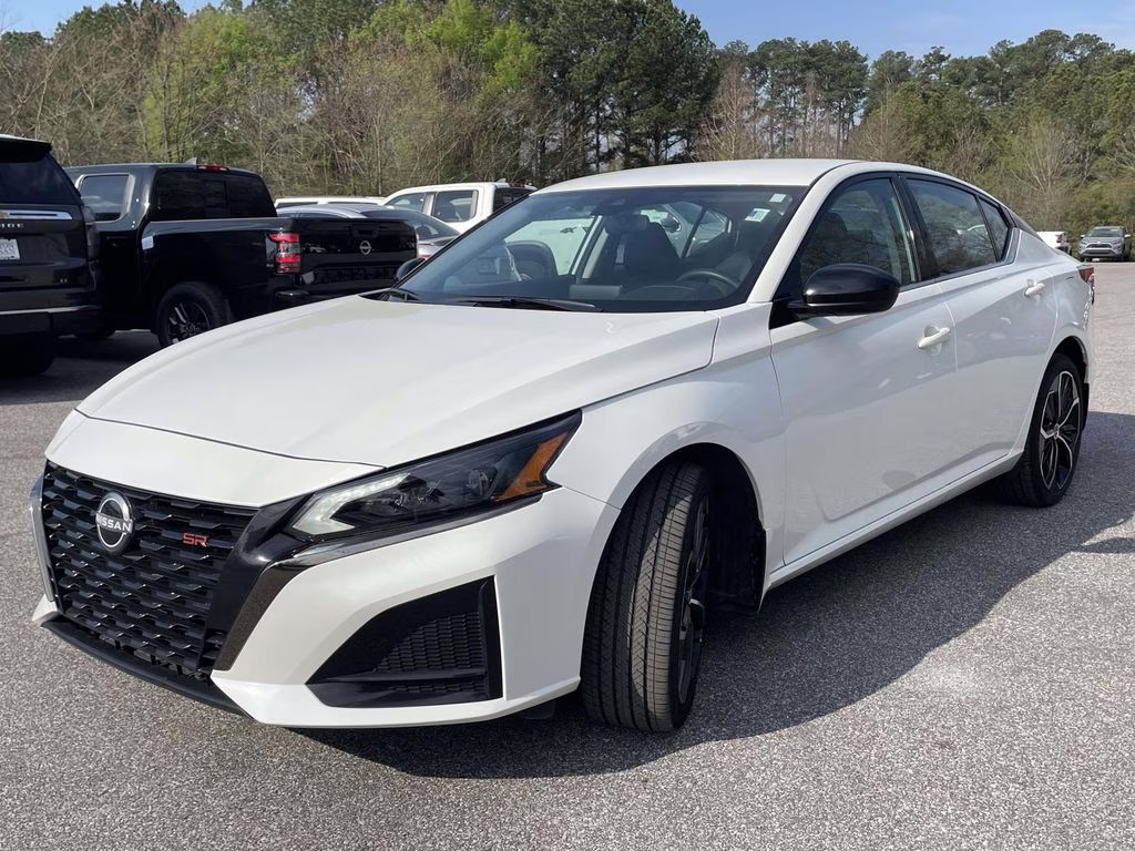 2025 Pearl White Tricoat Nissan Altima 2.5 SR AWD Sedan