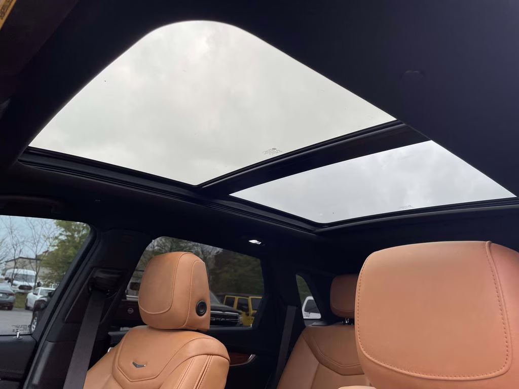 2022 Crystal White Tricoat Cadillac XT5 Premium Luxury FWD SUV