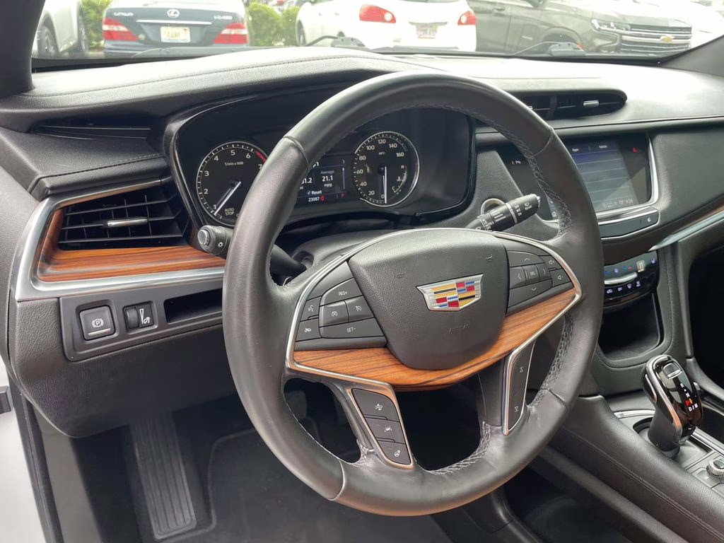 2022 Crystal White Tricoat Cadillac XT5 Premium Luxury FWD SUV