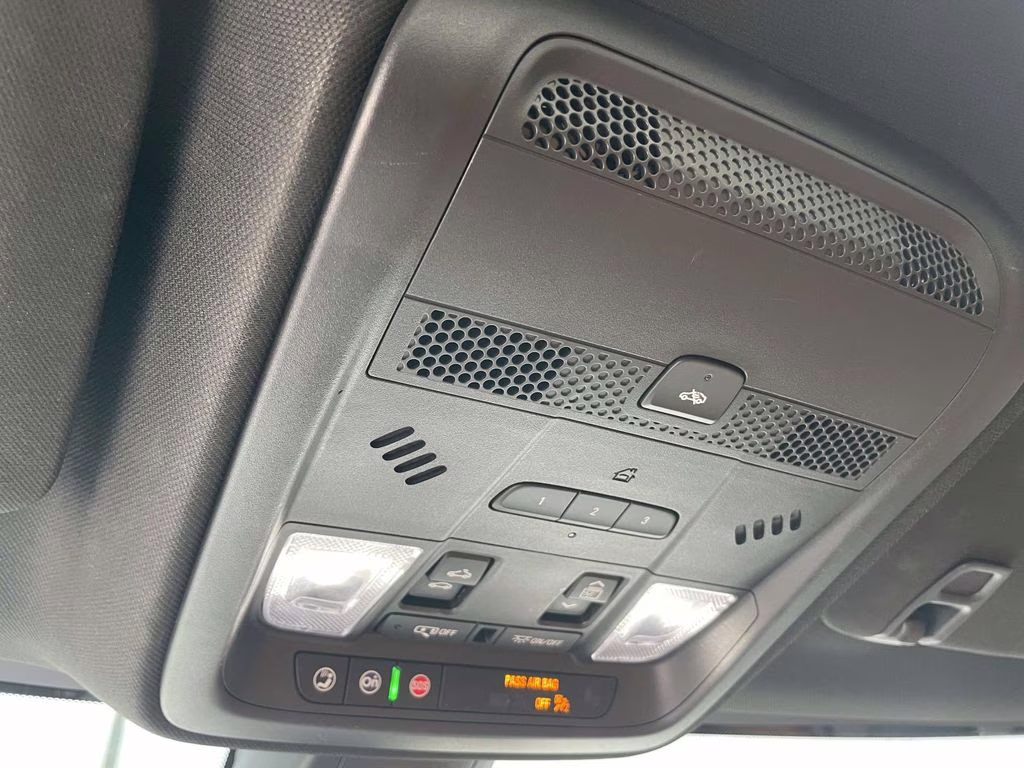 2022 Crystal White Tricoat Cadillac XT5 Premium Luxury FWD SUV