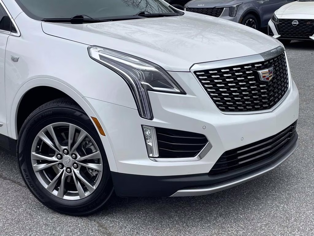 2022 Crystal White Tricoat Cadillac XT5 Premium Luxury FWD SUV
