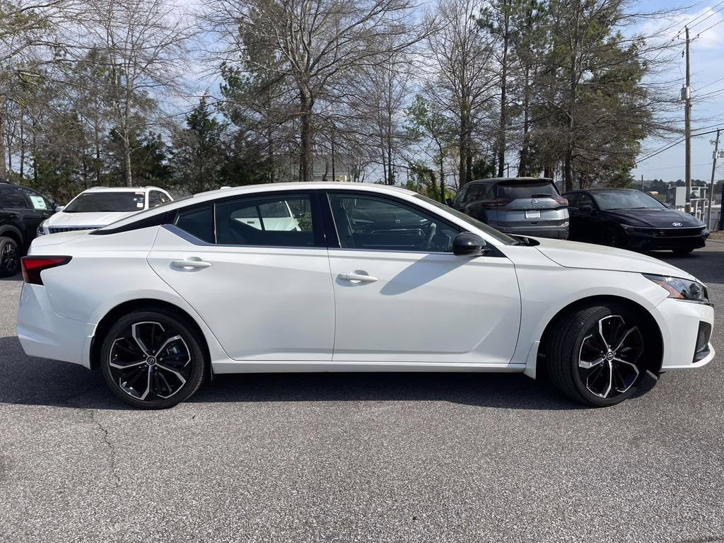 2025 Pearl White Tricoat Nissan Altima 2.5 SR AWD Sedan