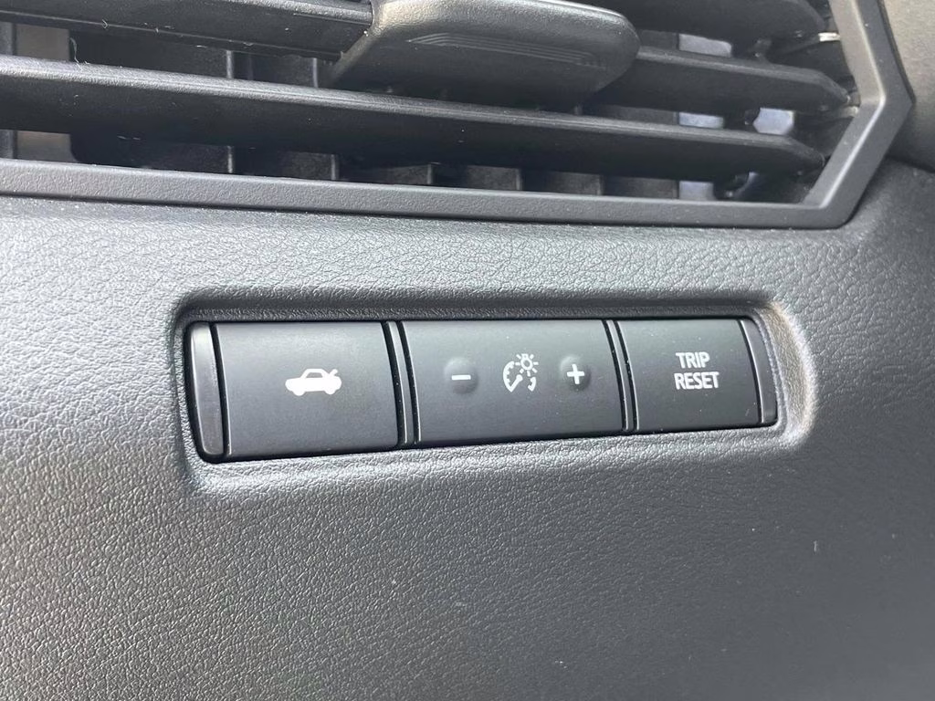 2025 Pearl White Tricoat Nissan Altima 2.5 SR AWD Sedan