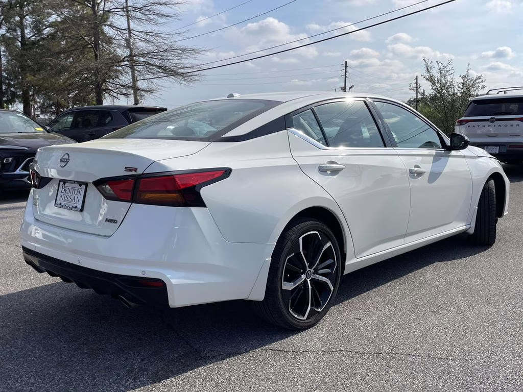 2025 Pearl White Tricoat Nissan Altima 2.5 SR AWD Sedan