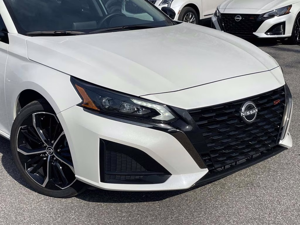 2025 Pearl White Tricoat Nissan Altima 2.5 SR AWD Sedan