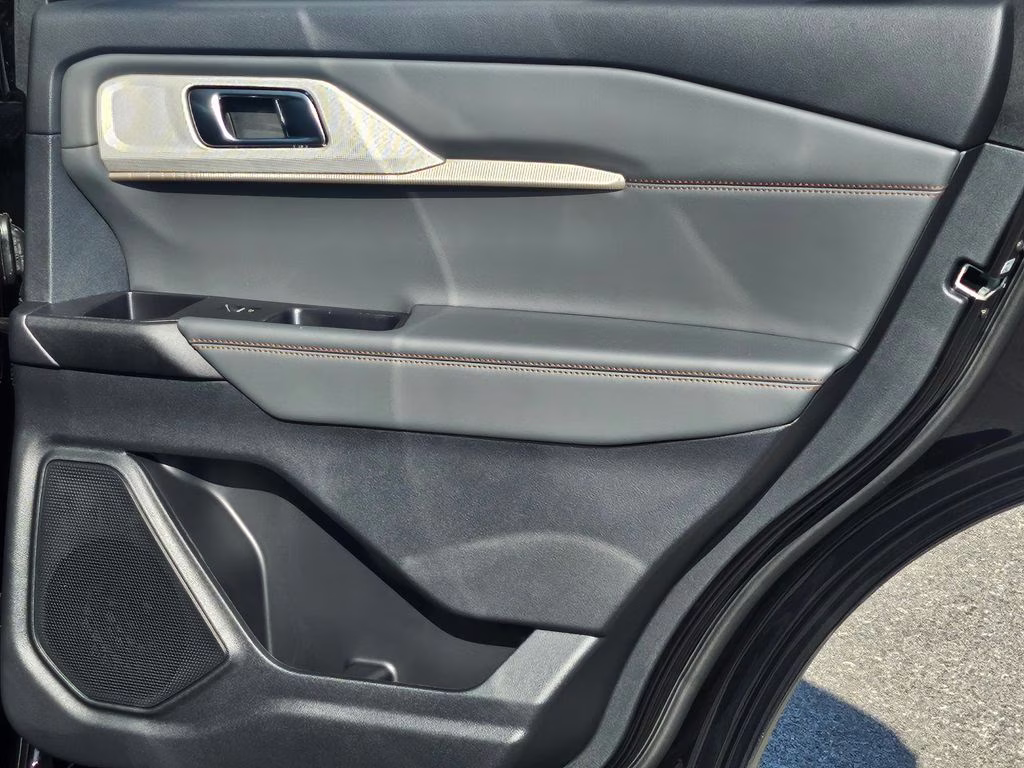 2026 Agate Black Metallic Ford Explorer Active RWD SUV