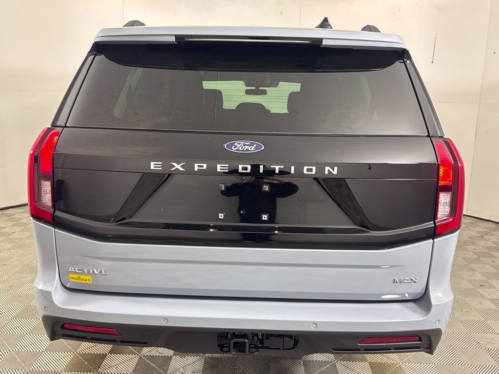 2026 Glacier Gray Metallic Tri-Coat Ford Expedition Max Active RWD SUV