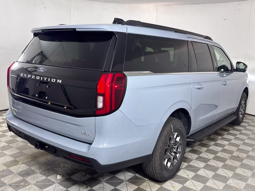 2026 Glacier Gray Metallic Tri-Coat Ford Expedition Max Active RWD SUV