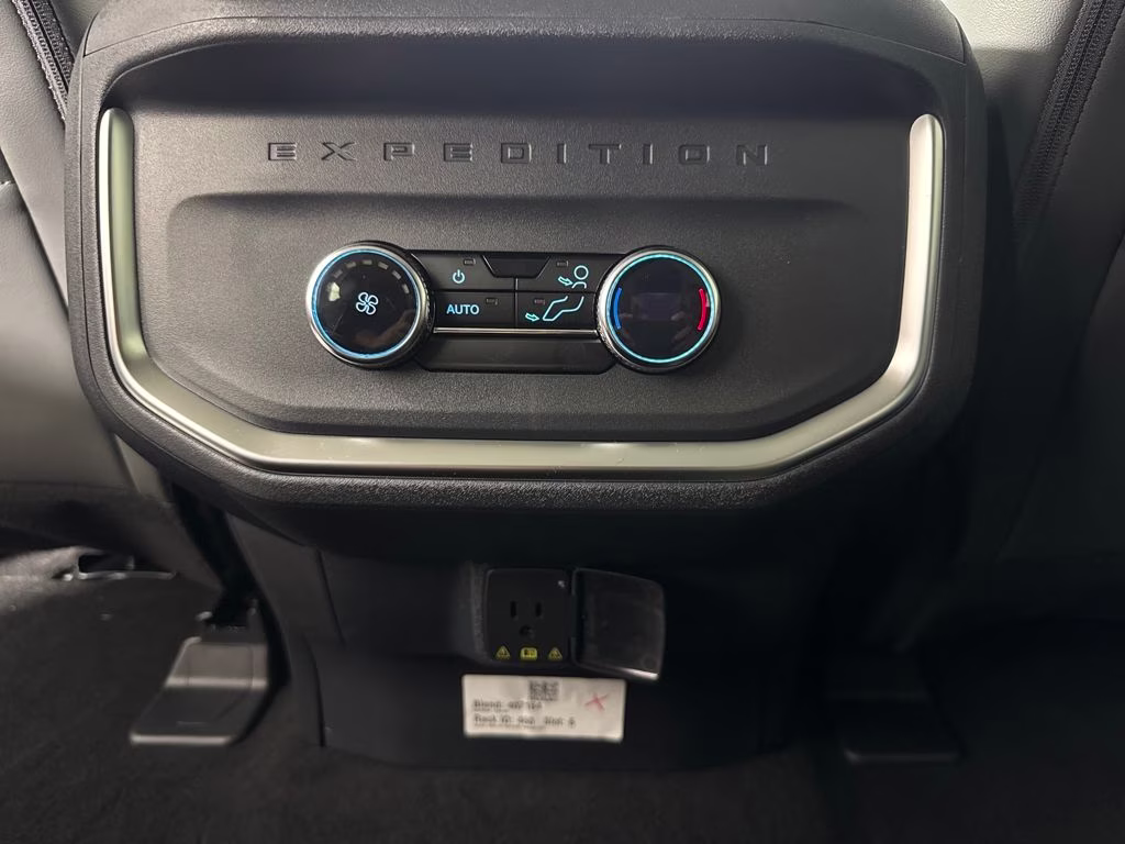 2026 Glacier Gray Metallic Tri-Coat Ford Expedition Max Active RWD SUV