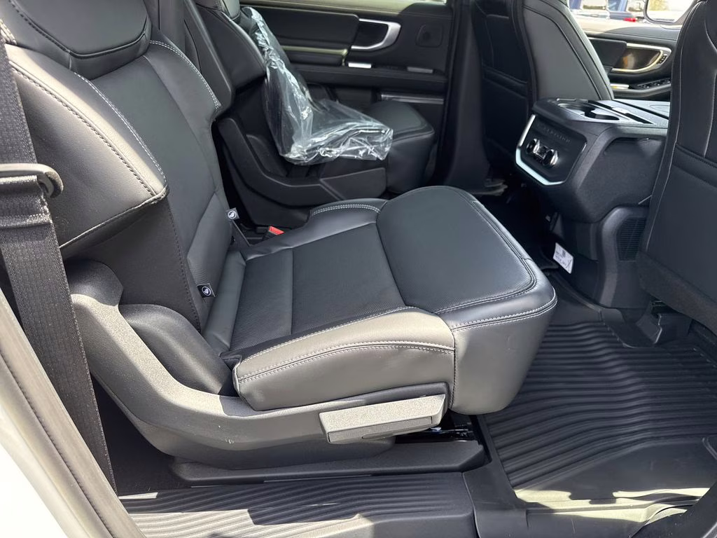 2026 Star White Metallic Tri-Coat Ford Expedition Max Platinum 4X4 SUV