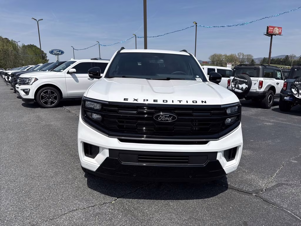2026 Star White Metallic Tri-Coat Ford Expedition Max Platinum 4X4 SUV