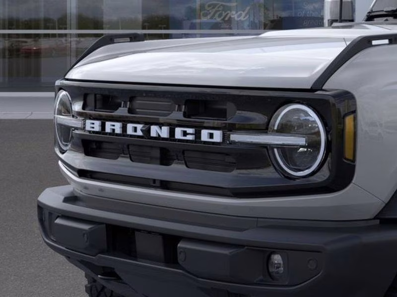 2026 Avalanche Gray Ford Bronco Outer Banks 4X4 SUV