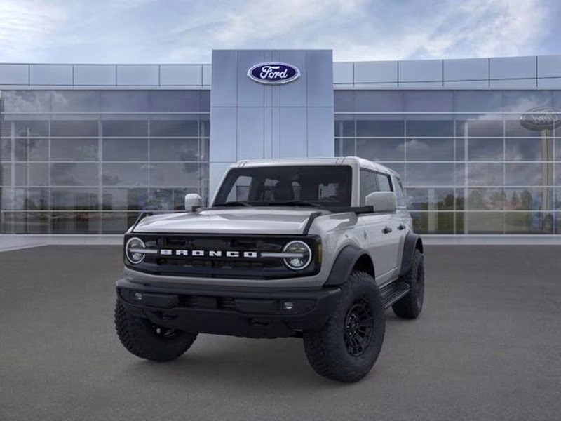 2026 Avalanche Gray Ford Bronco Outer Banks 4X4 SUV
