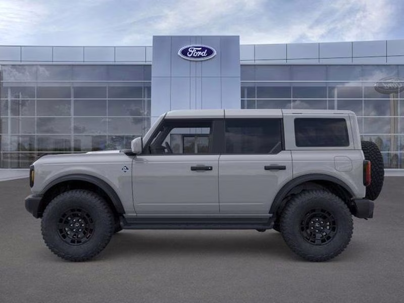 2026 Avalanche Gray Ford Bronco Outer Banks 4X4 SUV