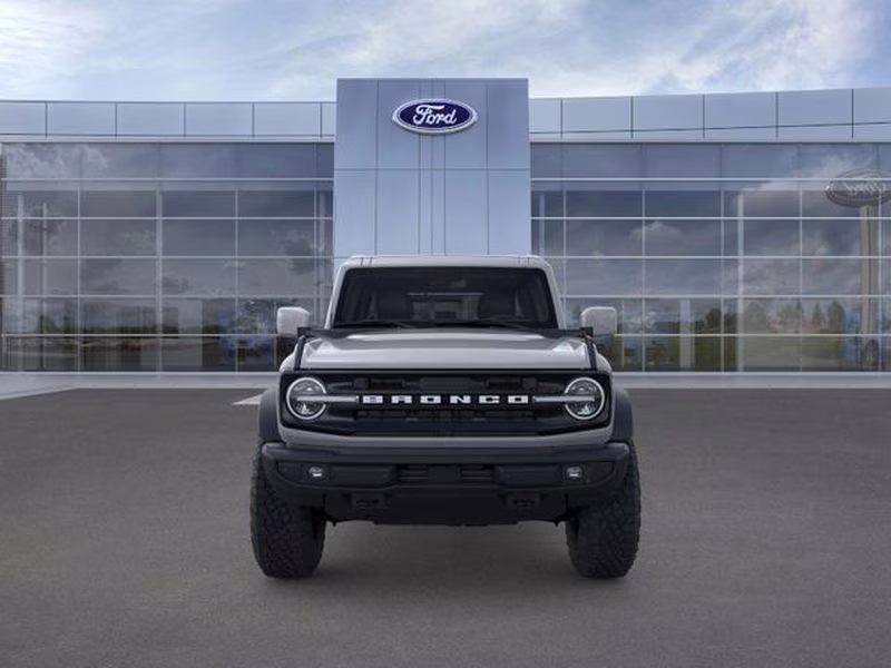 2026 Avalanche Gray Ford Bronco Outer Banks 4X4 SUV
