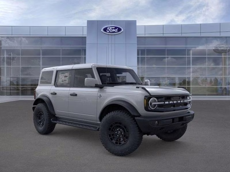 2026 Avalanche Gray Ford Bronco Outer Banks 4X4 SUV