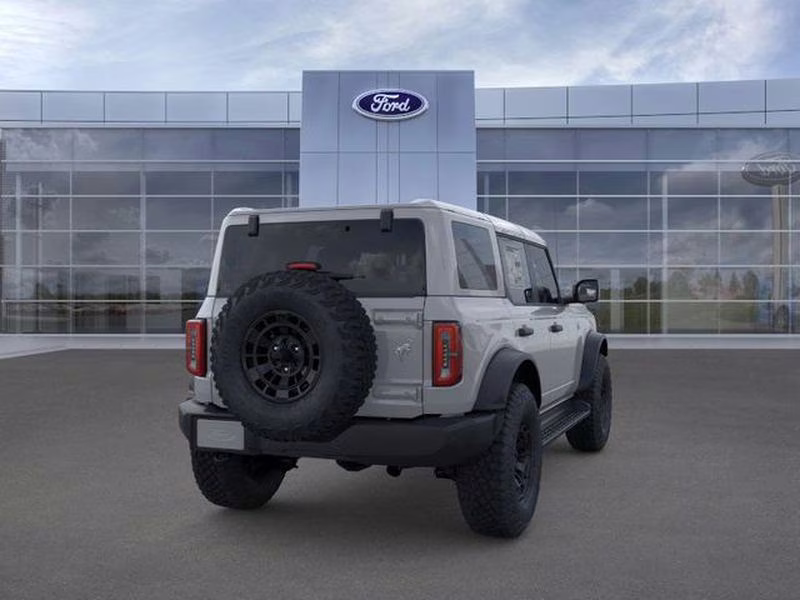 2026 Avalanche Gray Ford Bronco Outer Banks 4X4 SUV