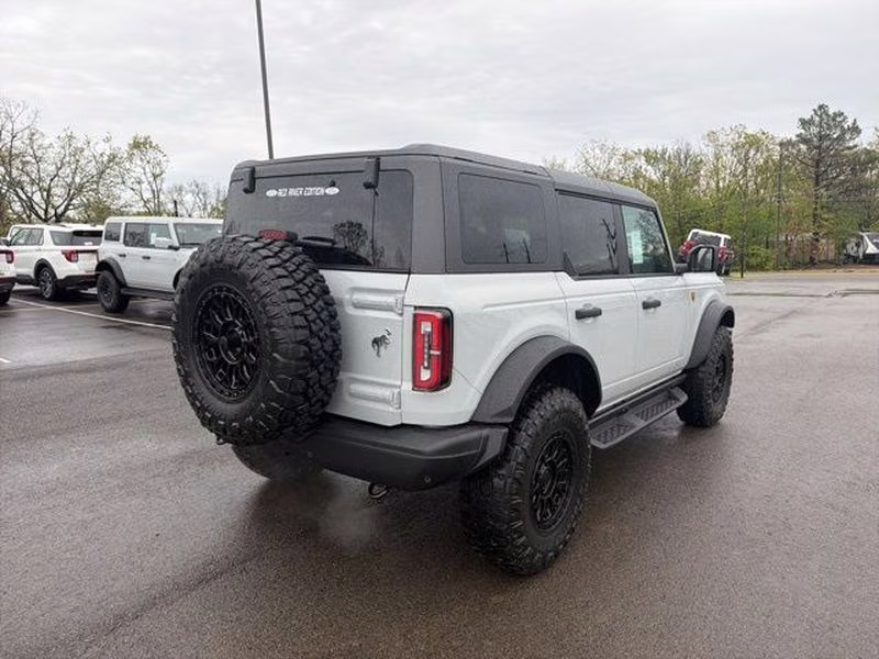 2026 Avalanche Gray Ford Bronco Badlands 4X4 SUV