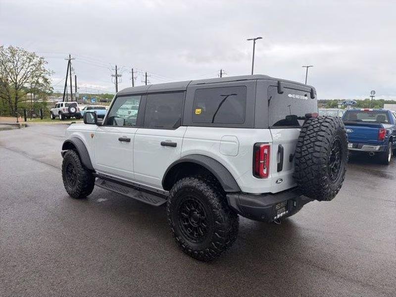 2026 Avalanche Gray Ford Bronco Badlands 4X4 SUV