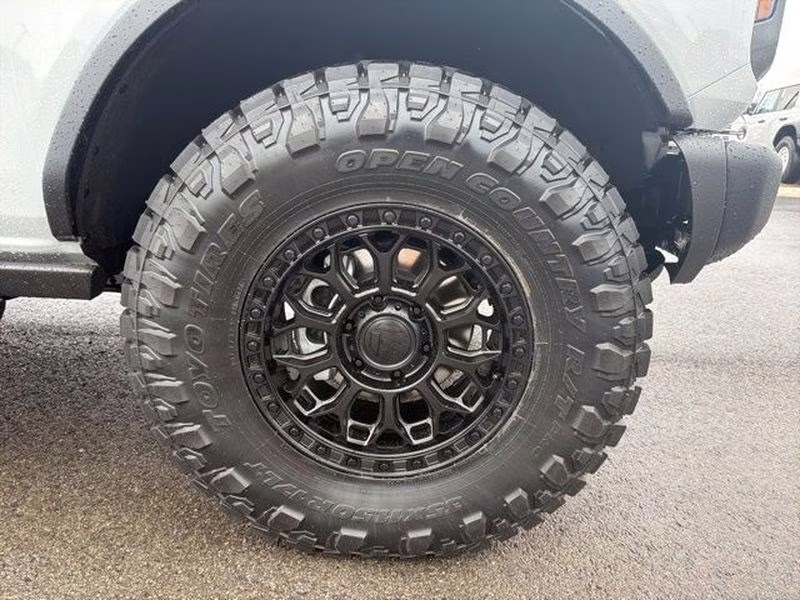 2026 Avalanche Gray Ford Bronco Badlands 4X4 SUV