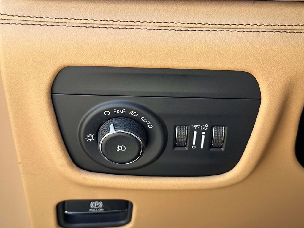 2026 Sting-Gray Clearcoat Jeep Cherokee Limited 4X4 SUV