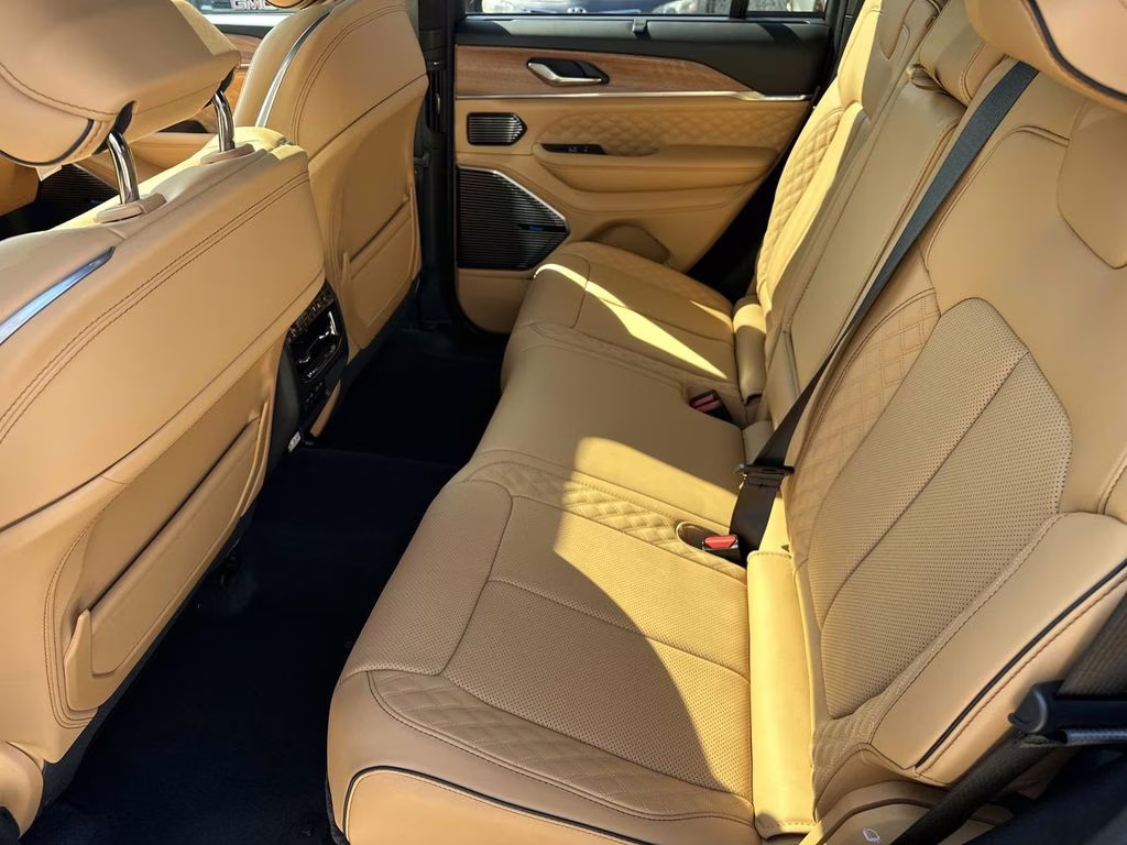 2026 Sting-Gray Clearcoat Jeep Cherokee Limited 4X4 SUV