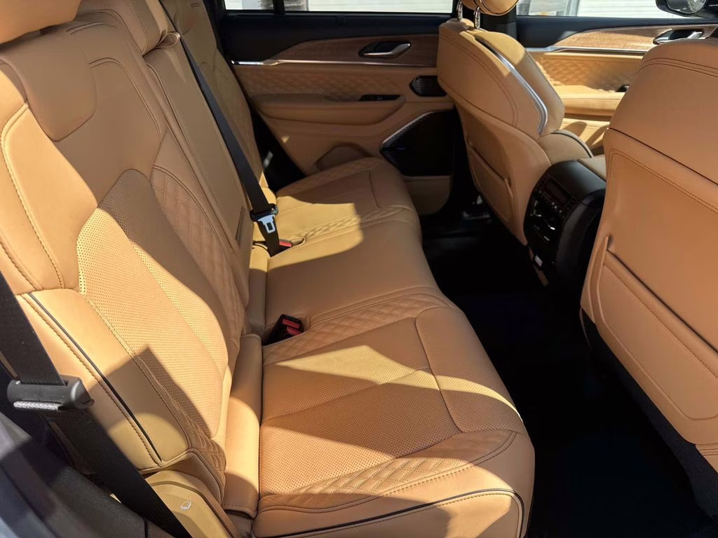 2026 Sting-Gray Clearcoat Jeep Cherokee Limited 4X4 SUV