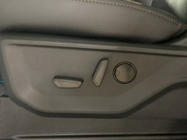 2026 Star White Metallic Tri-Coat Ford Super Duty F-250 SRW Lariat 4X4 Truck