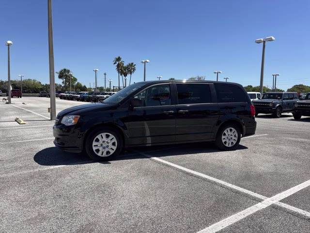 2019 Black Onyx Crystal Pearlcoat Dodge Grand Caravan SE FWD Van