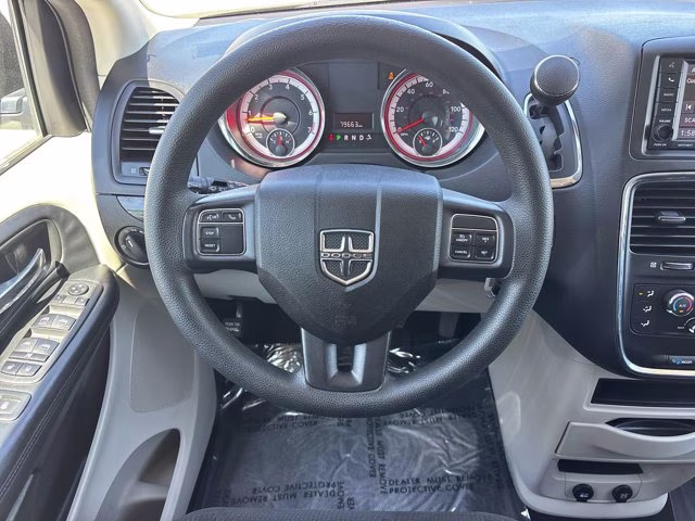 2019 Black Onyx Crystal Pearlcoat Dodge Grand Caravan SE FWD Van