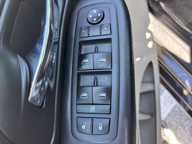 2019 Black Onyx Crystal Pearlcoat Dodge Grand Caravan SE FWD Van