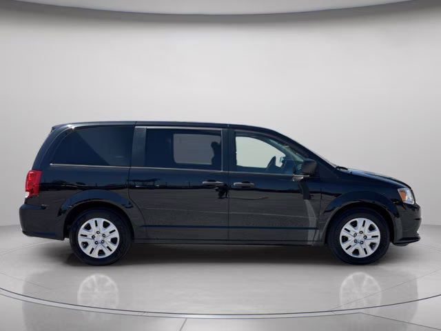 2019 Black Onyx Crystal Pearlcoat Dodge Grand Caravan SE FWD Van