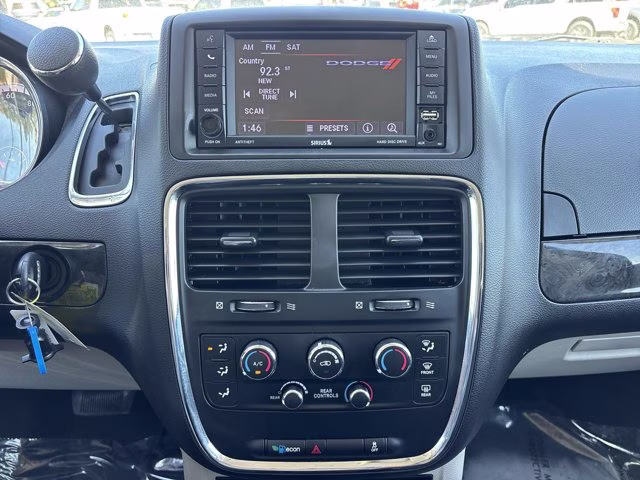 2019 Black Onyx Crystal Pearlcoat Dodge Grand Caravan SE FWD Van