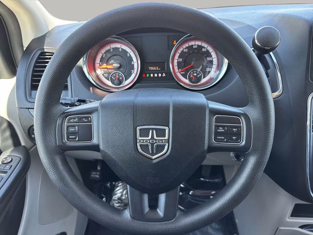 2019 Black Onyx Crystal Pearlcoat Dodge Grand Caravan SE FWD Van